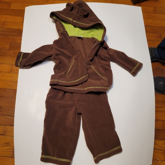 Carter Baby 2 piece Soft bear outfit Size 6 months - Picture 1 of 9